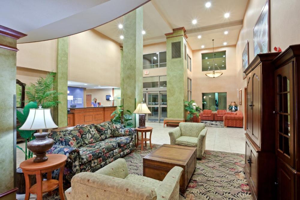 Triple Play Resort Hotel & Suites